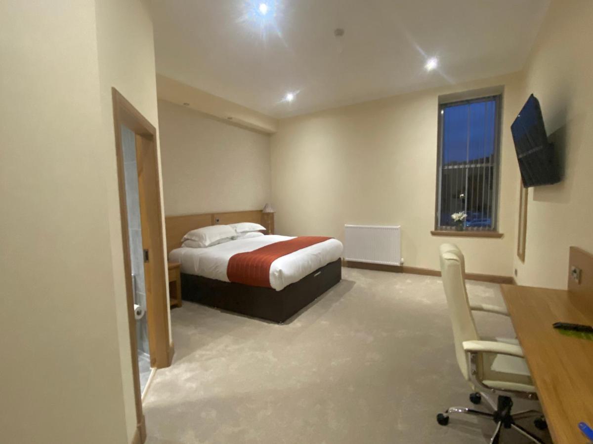 The City Hotel 던펌린 외부 사진