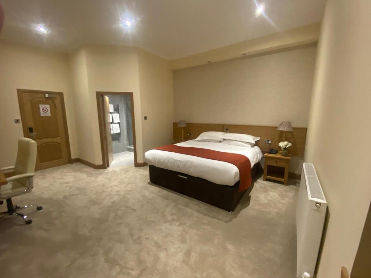 The City Hotel 던펌린 외부 사진
