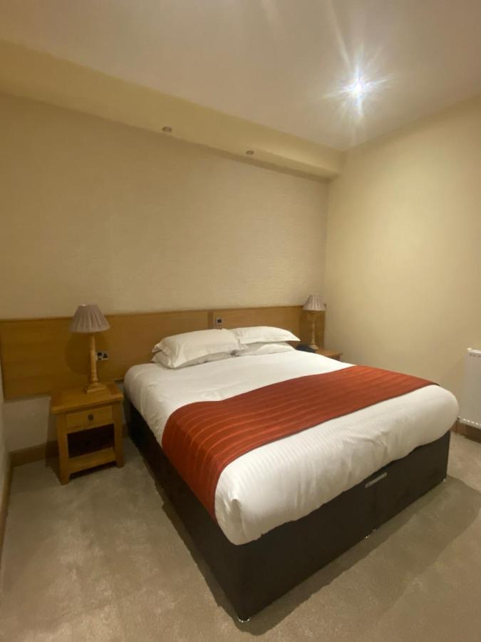 The City Hotel 던펌린 외부 사진