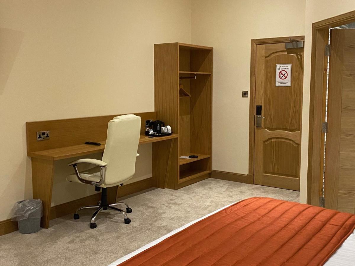 The City Hotel 던펌린 외부 사진