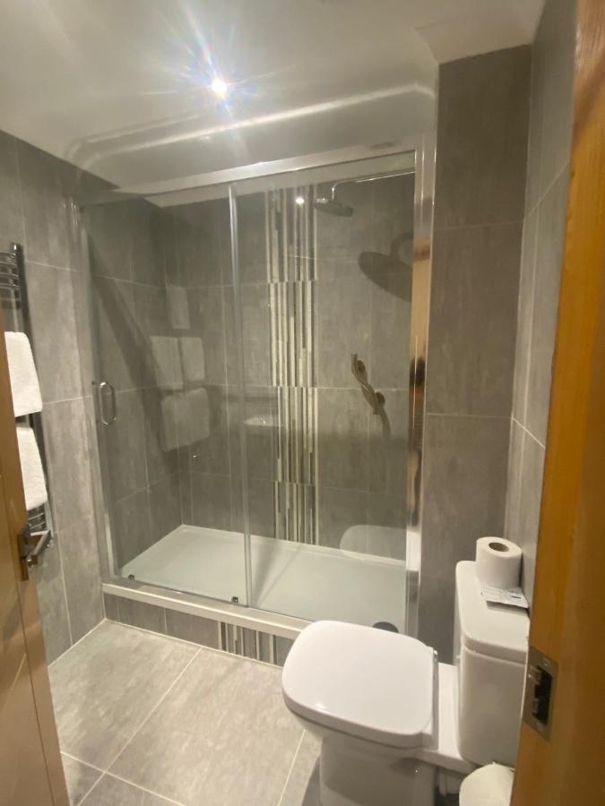 The City Hotel 던펌린 외부 사진