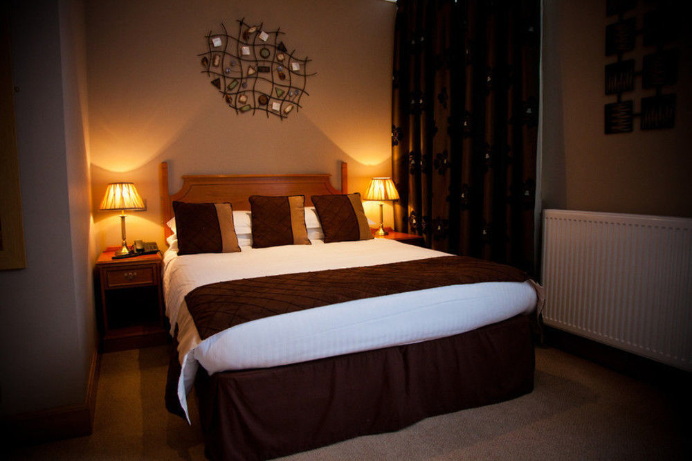 The City Hotel 던펌린 외부 사진