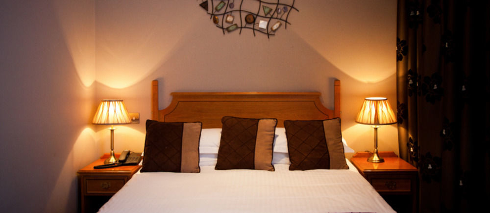 The City Hotel 던펌린 외부 사진