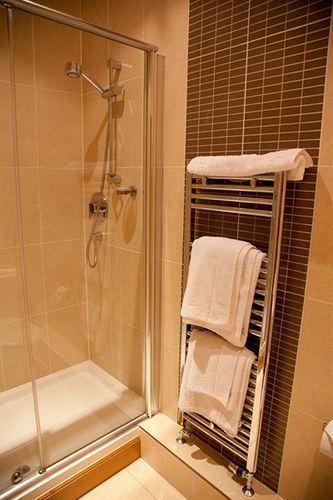 The City Hotel 던펌린 외부 사진