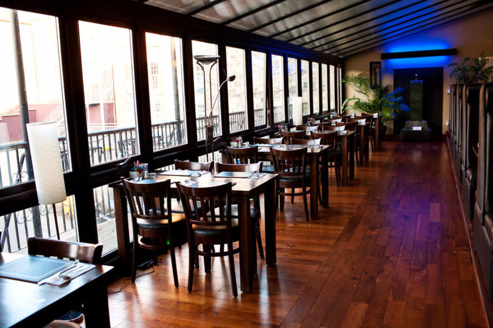 The City Hotel 던펌린 외부 사진